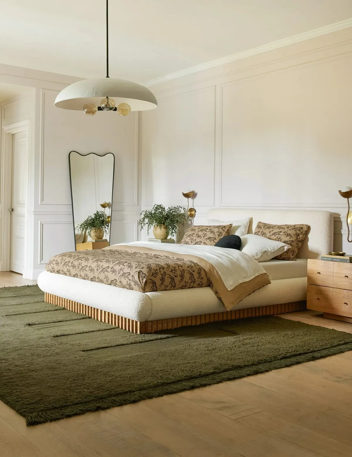 Green Rug & Arched Mirror